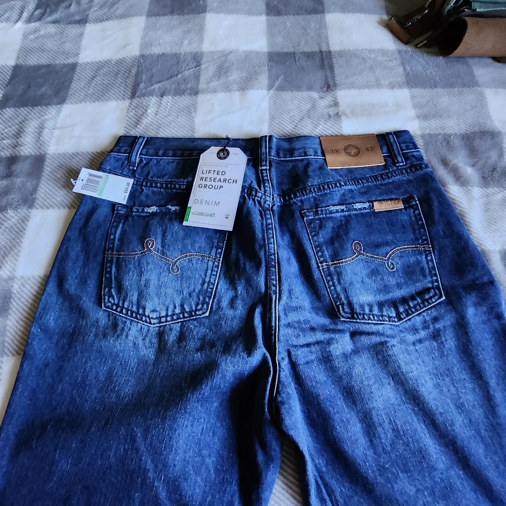 Shorts - Picture 6 of 8